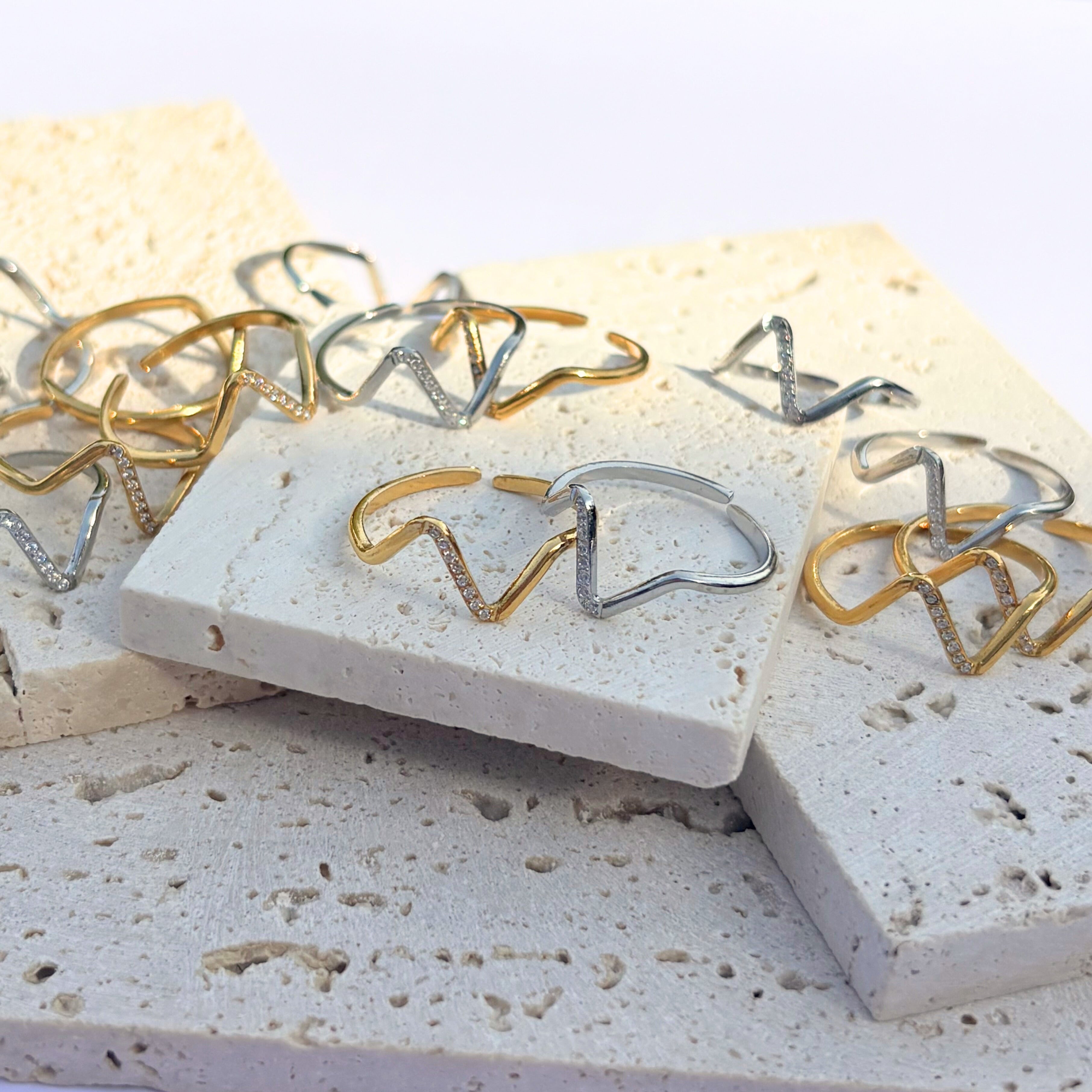 V RIng