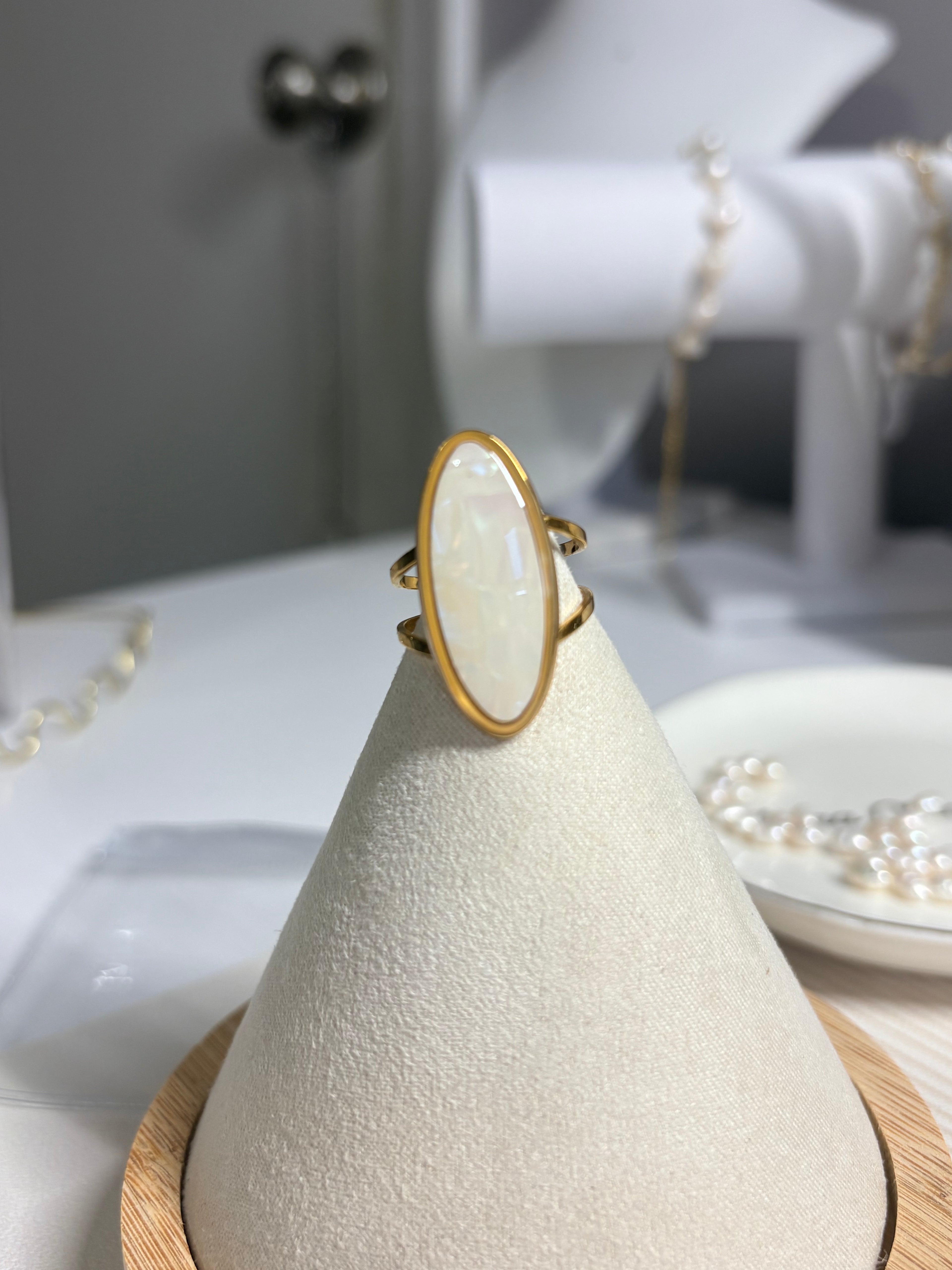 Oval Pearl Ring