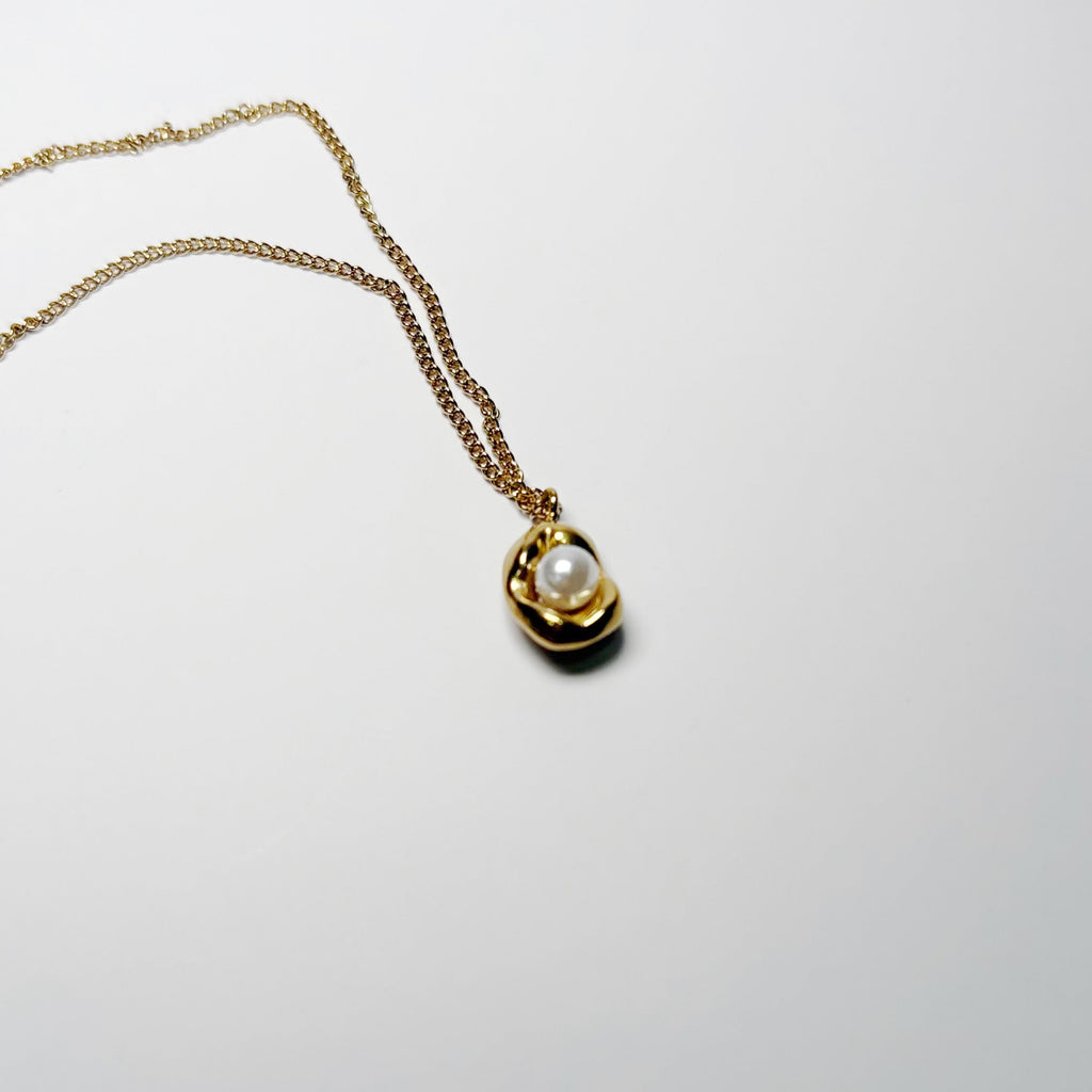 Pearl Glow Necklace